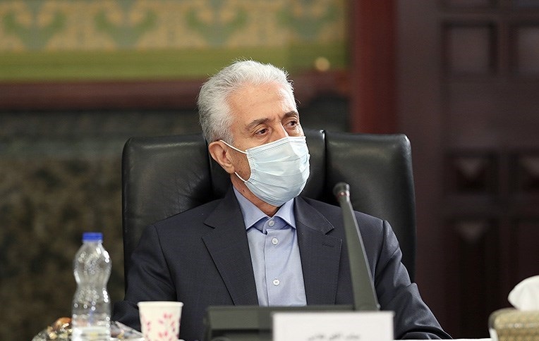 منصور غلامی با ماسک